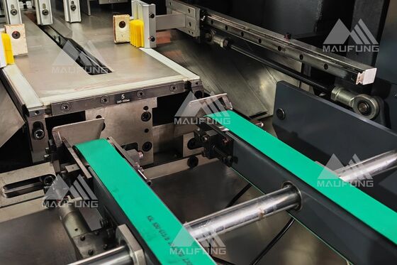 Máquina automática de corte de três facas Janpanese Keyance Sistema de controle PLC Sistema ISM de acoplagem escalável