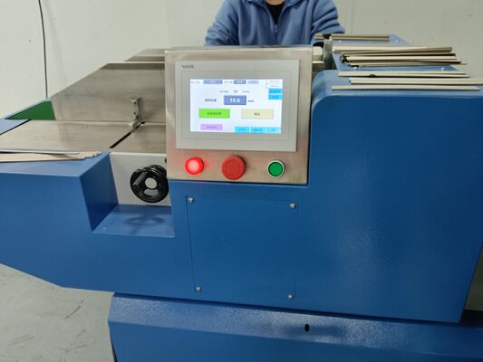 Máquina de corte de cartão espinha Borda de corte lisa Alta precisão Alta eficiência
