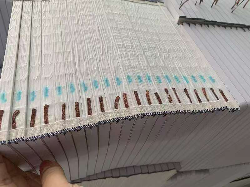 Máquina de banda de cabeça de bloco de livro semi-automática 220V 1.5KW para banda de cabeça de livro de capa dura com 11pcs / minuto de velocidade