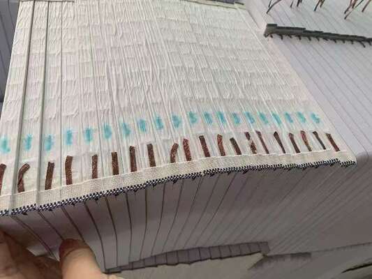 Máquina de banda de cabeça de bloco de livro semi-automática 220V 1.5KW para banda de cabeça de livro de capa dura com 11pcs / minuto de velocidade