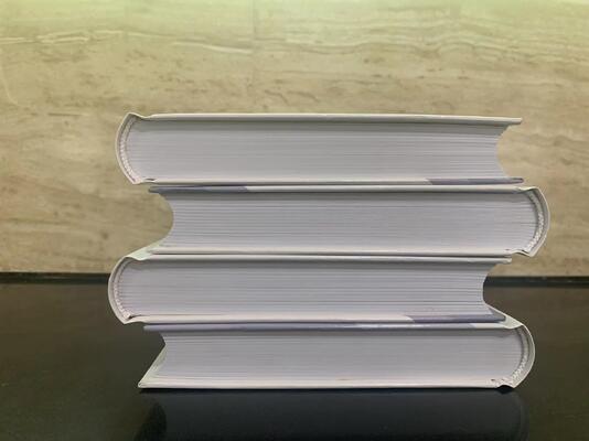 Máquina de Encadernação de Cadernos Semi-Automática com Potência de 1.5kw, Velocidade de 17 PCS/MIN e Espessura de 60mm para Capas Flexíveis e Livros Infantis